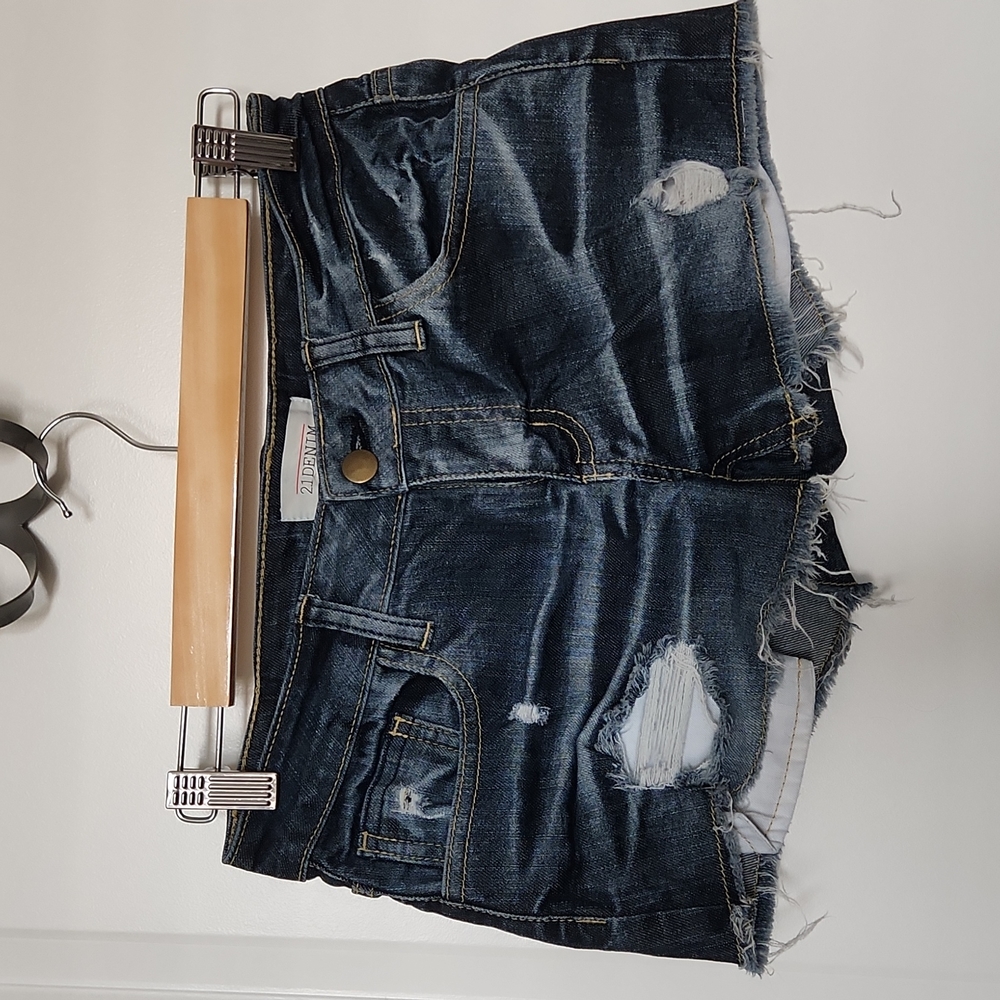 Forever 21 low rise vintage size 26 distressed cutoff dark wash denim shorts